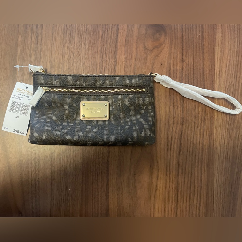 Michael Kors large jet set wristlet